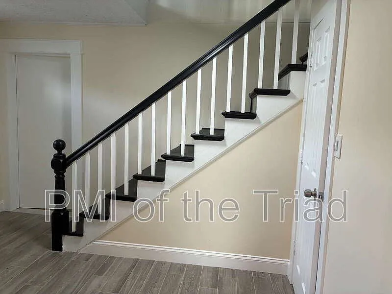 3 bed, 2.0 bath, 1966 sqft, $1,460 — Photo 3