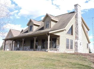 W2941 Green Isle Dr, Fort Atkinson, WI 53538