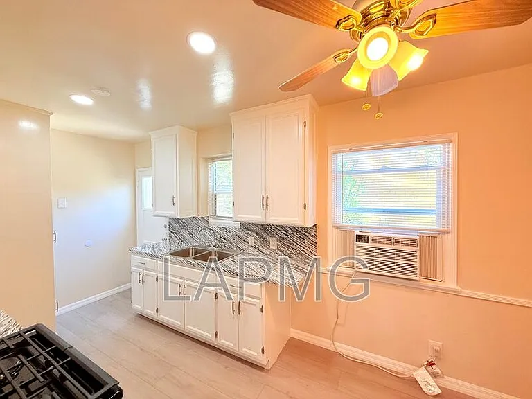1535 S Fairfax Ave — Photo 10