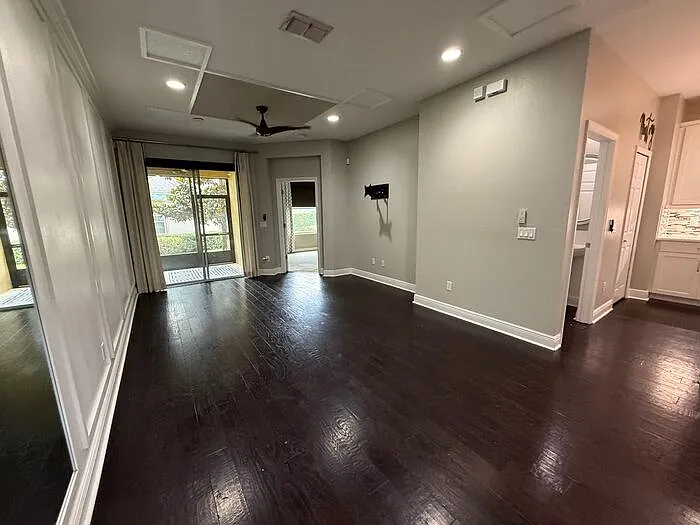 3 bed, 2.5 bath, 2056 sqft, $2,295 — Photo 2