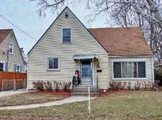 446 Adams St, Elgin, IL 60123