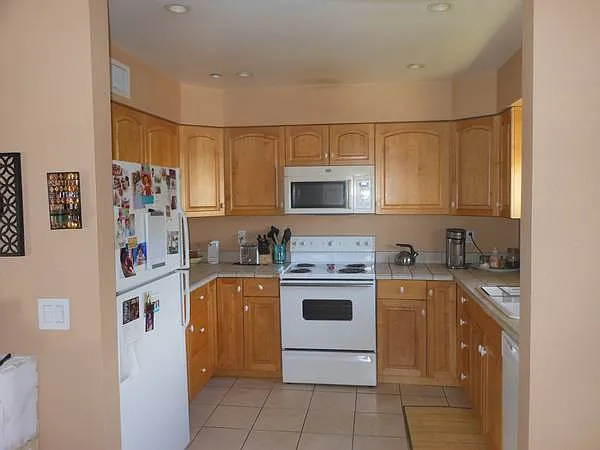 Large kitchen w/ window