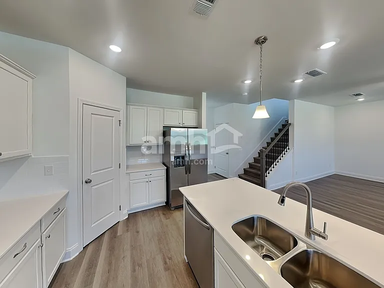 204 Argea Dr — Photo 3