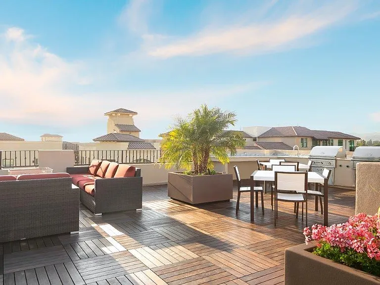 Island View Apartments — Photo 9