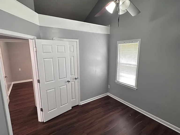 4926 Daleray Dr — Photo 7