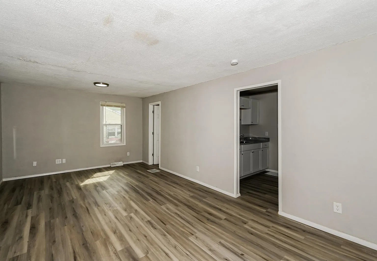 3 bed, 1.5 bath, 1773 sqft, $1,322 — Photo 4