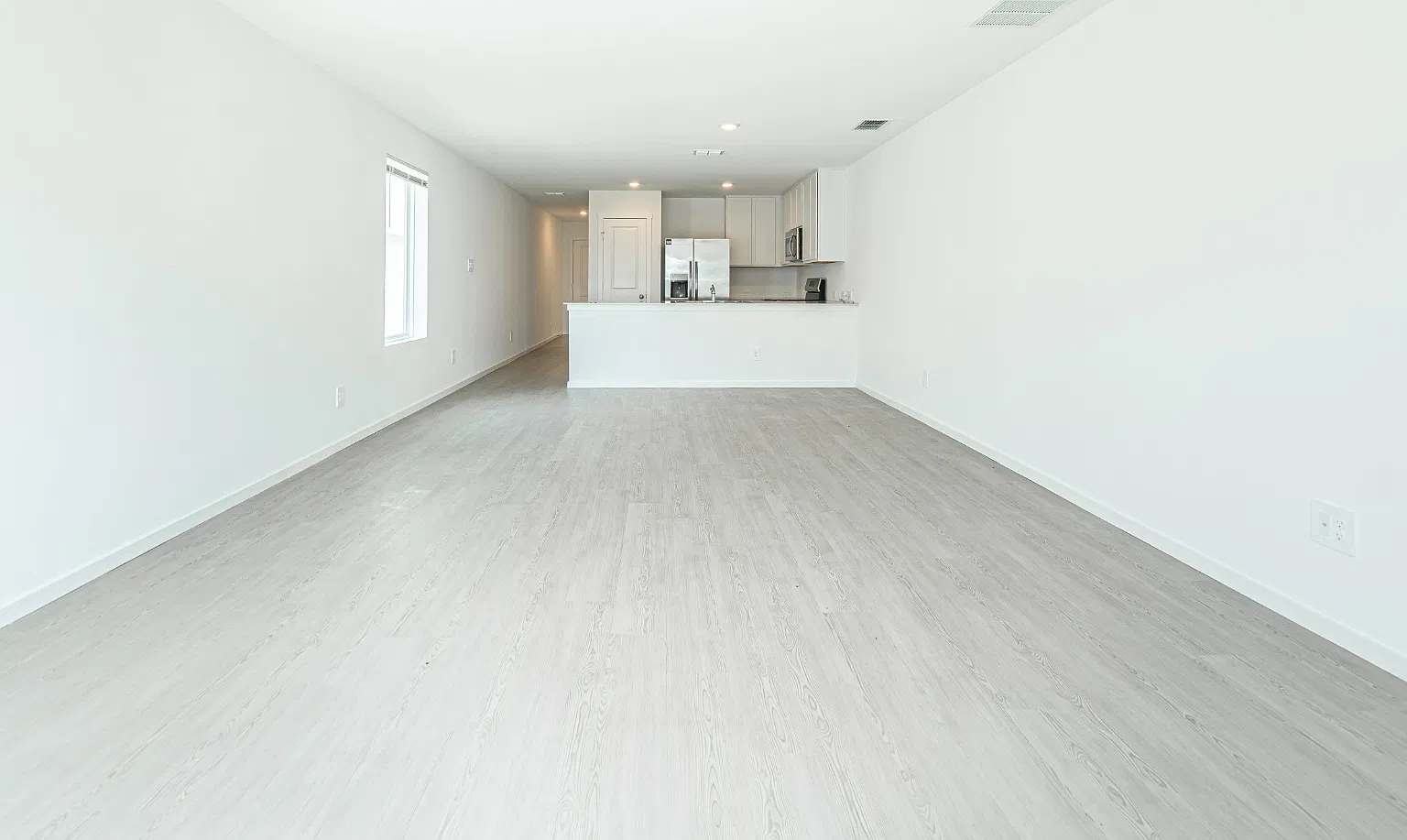 3 bed, $2,300 — Photo 2