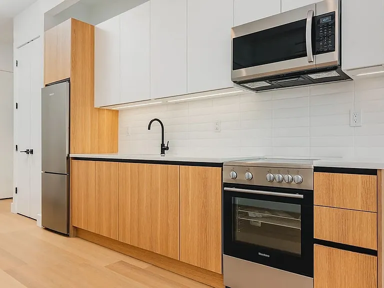 420 Gates Ave #2H — Photo 3