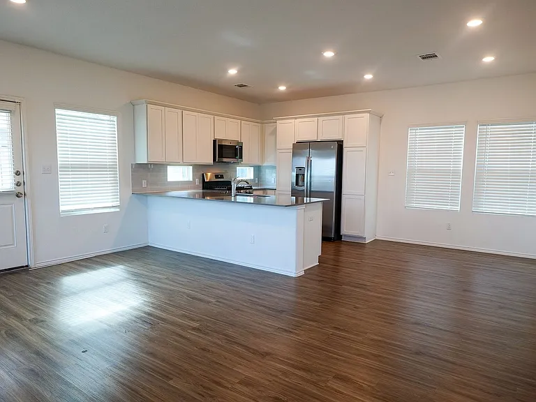 1321 Weatherford Ln — Photo 5