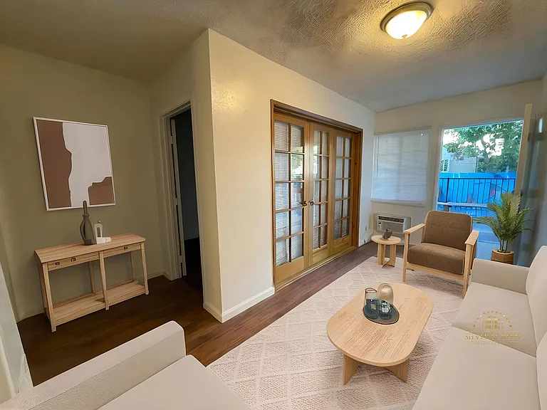 Hollywood & Highland Walkable Apartment Community — Photo 2
