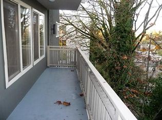 2015 NE 89th St APT 302, Seattle, WA 98115