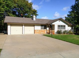 944 Oxford Dr, Emporia, KS 66801