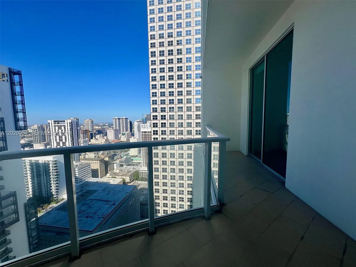 Building Photo - 300 Biscayne Blvd #3907