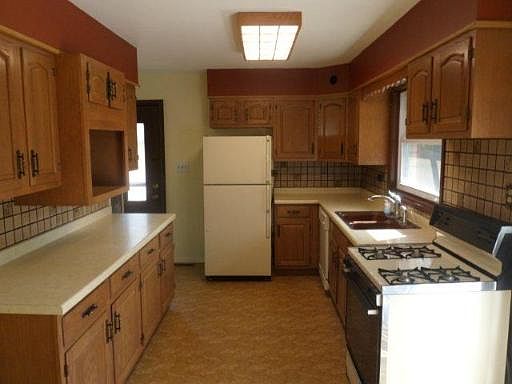 3rd image of 37400 N Fairview Ln