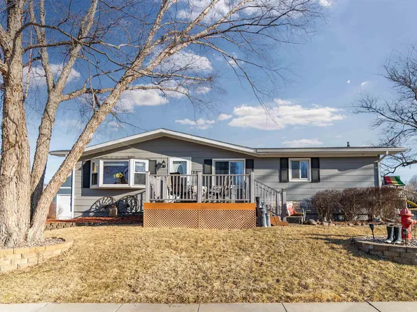 2219 Coventry Ln, Cedar Falls, IA 50613