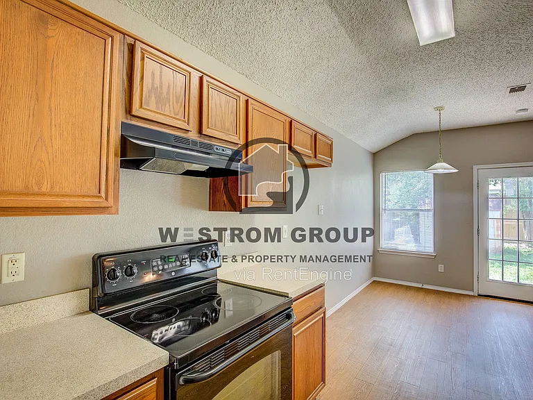 2363 Laurelhill Ln — Photo 9
