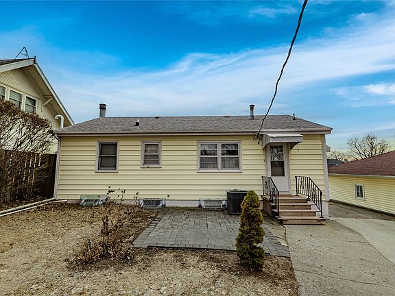 3rd image of 1306 Ridgeway Dr