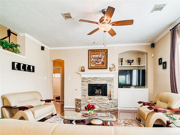 3rd image of 1736 Lake Winds Dr