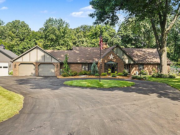 3rd image of 1555 Cardinal Dr