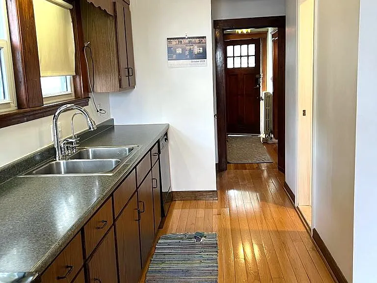 5 Glenmont Rd — Photo 2