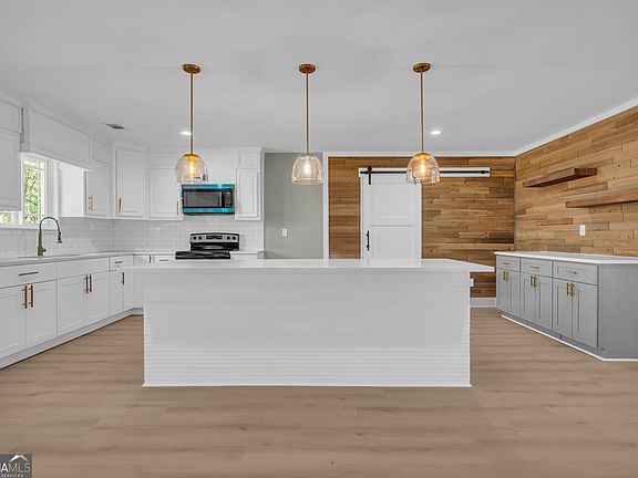 4th image of 2946 Rock Branch Rd