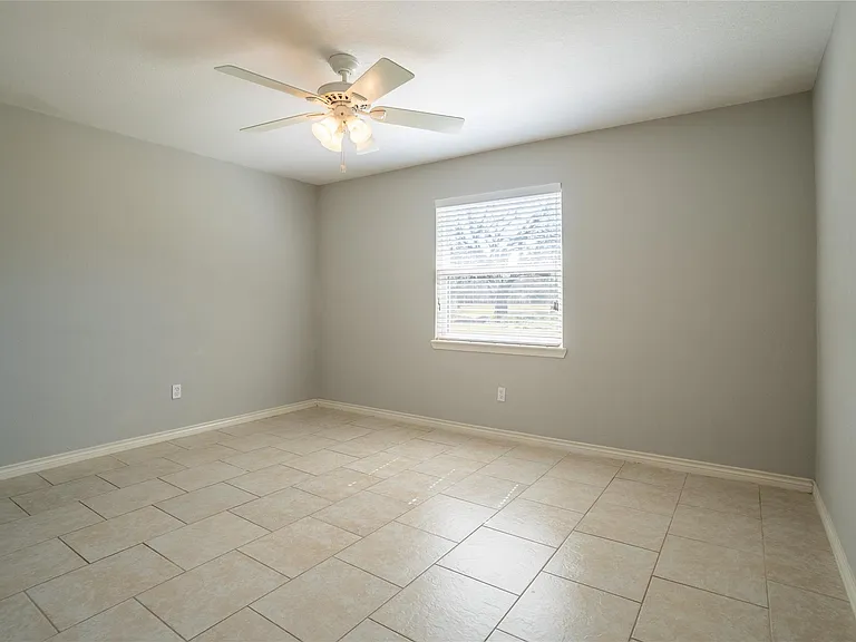 140 Lakewood Dr — Photo 32