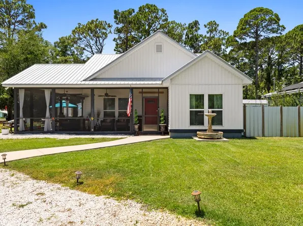 242 15th St, Apalachicola, FL 32320