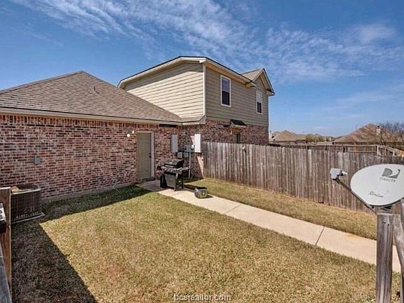 2nd image of 115 Kleine Ln