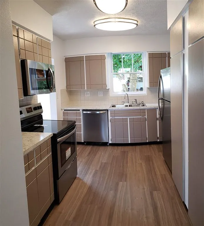 4 bed, 1974 sqft, $2,000 — Photo 3
