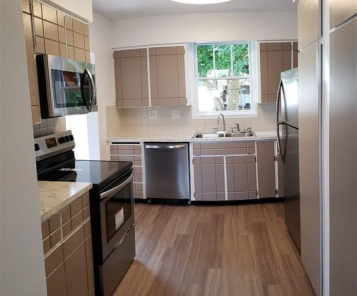1217 E Indiana Ave — Photo 3