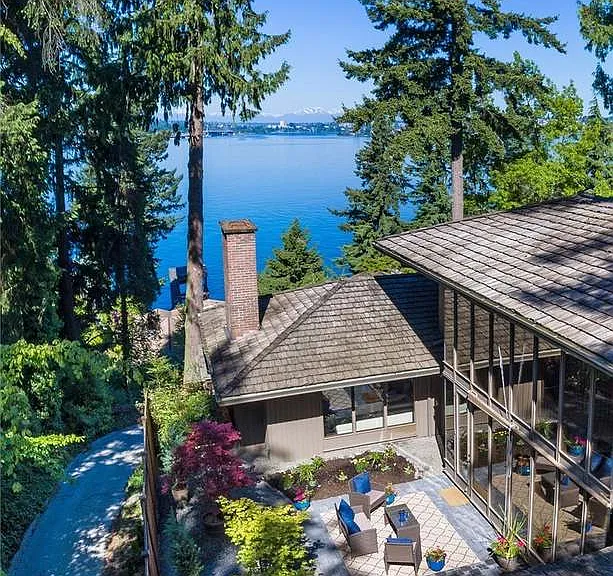 3407 Evergreen Point Rd — Photo 2