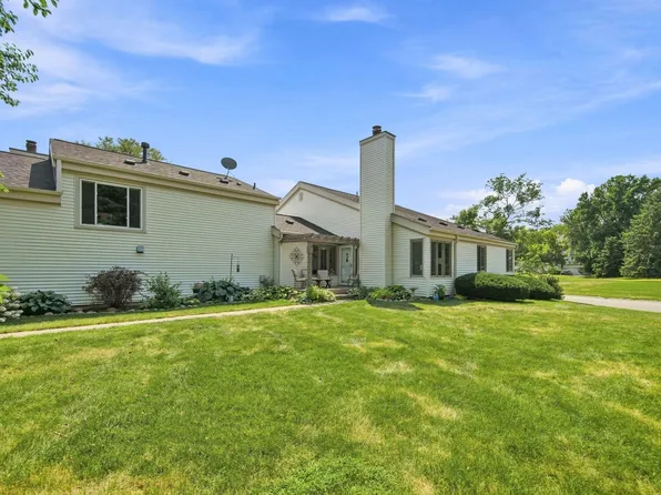 303 Elan Ct, Woodbury, MN 55125