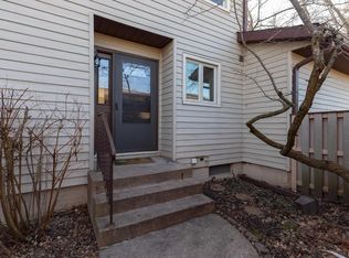 3613 Cedarwood Ct, Bettendorf, IA 52722