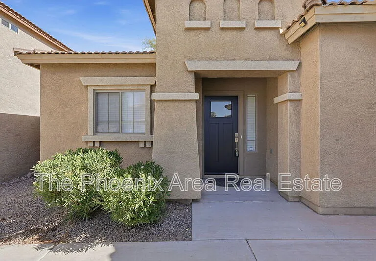 554 E San Carlos Way — Photo 1