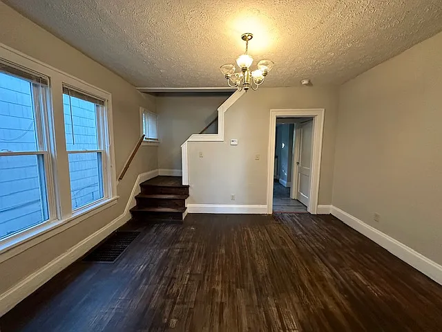 3 bed, 1120 sqft, $1,400 — Photo 2