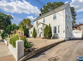 1135 Abbott Blvd, Fort Lee, NJ 07024