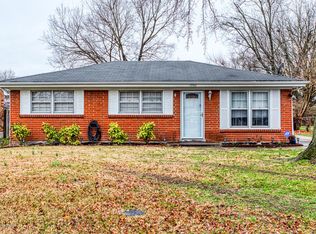 7992 Woodbury Dr, Louisville, KY 40219