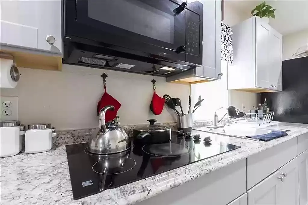Saybrook Cir, Lilburn — Photo 2
