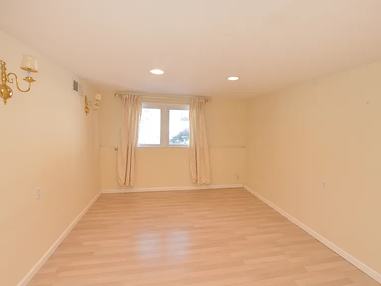 79 Grand Blvd — Photo 21