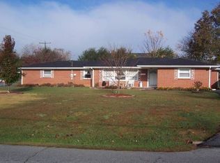 1072 Smalling Rd, Johnson City, TN 37601