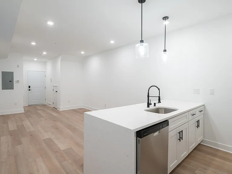 1513 W Girard Avenue — Photo 5