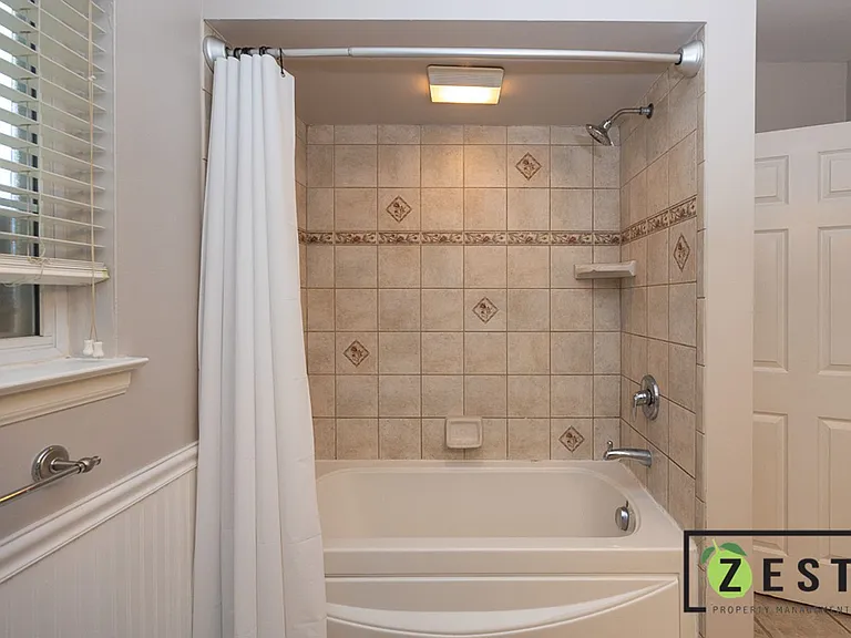 415 Fox Hills Dr N — Photo 15
