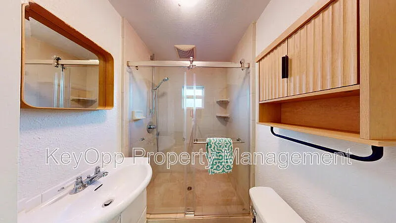 2 bed, 1.0 bath, $3,200 — Photo 2