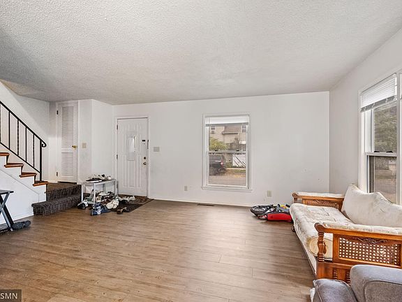 5th image of 985 Cypress St