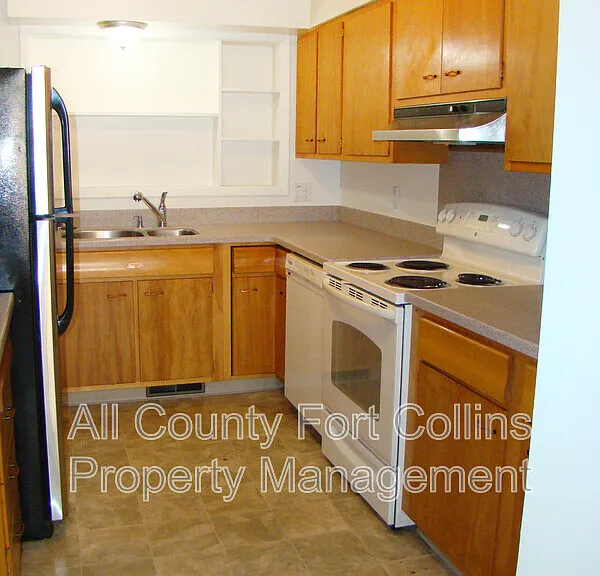 1208 Baker St — Photo 5