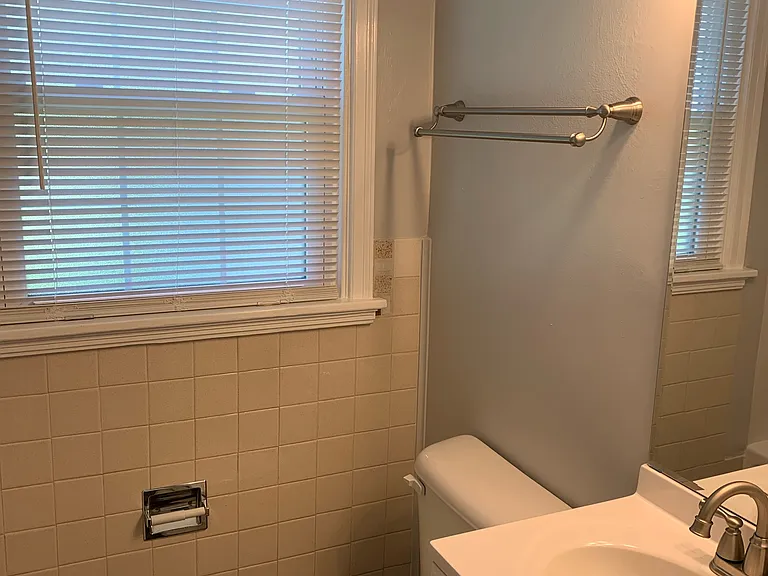 924 Curwood Dr — Photo 5