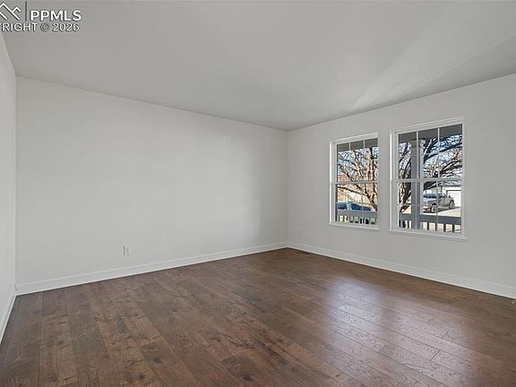 4th image of 886 Daffodil St