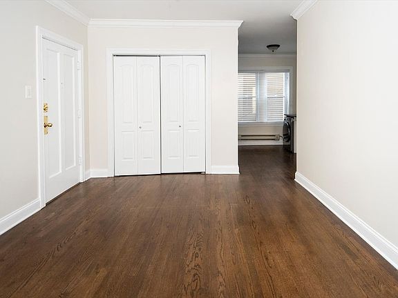 2nd image of 3815-23 N Greenview Ave #3815-2E