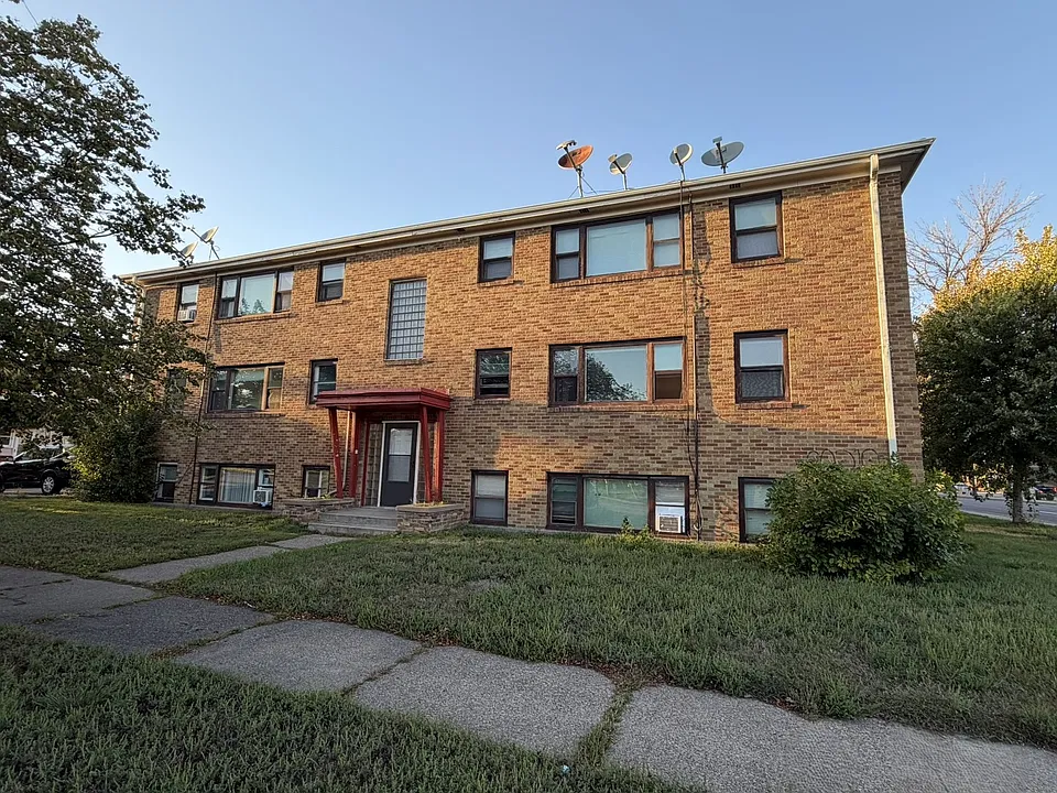97 Orme St E #101