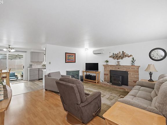 5th image of 1125 Delrose Dr